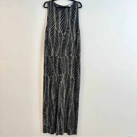 Chico's Travelers Tie Waist Jumpsuit Cropped Slinky Knit Size 3 XL (16-18) - Picture 2 of 9